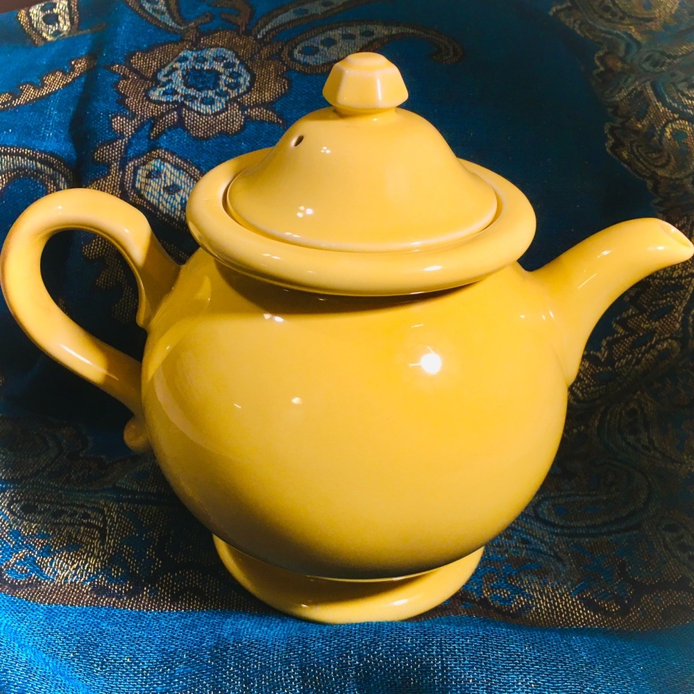 GAILSTYN-SUTTON TOWLE HOUSEWARES CERAMIC TEAPOT 6cup CHEERFUL BUTTER YELLOW EUC